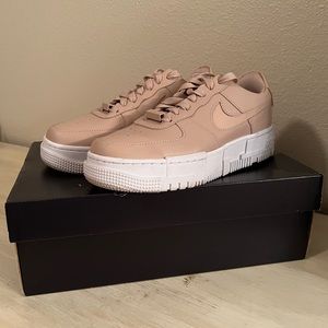 Nike Air Force 1 Pixel